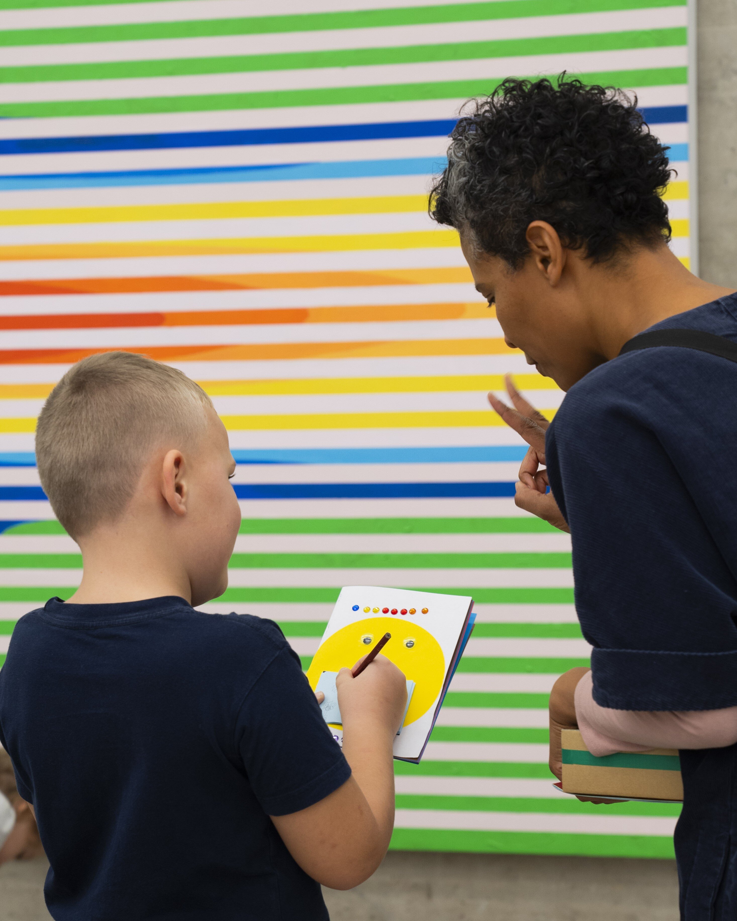 Who’s wandering through the art? – Kunsthalle Wien