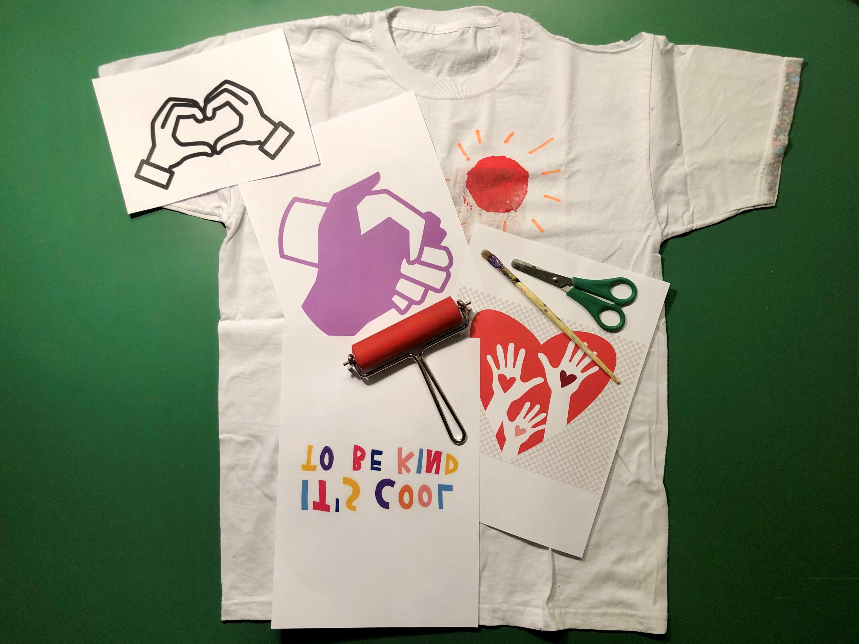 T-Shirt mit Druckutensilien